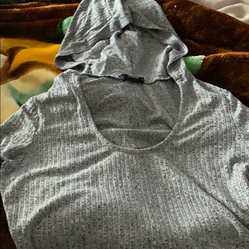 cropped hooded shirt
